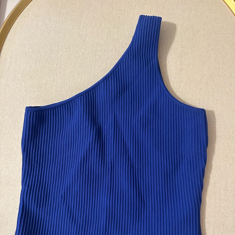 BLUE ONE-SHOULDER TOP